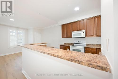 213 - 443 Centennial Forest Drive, Milton, ON - Indoor Photo Showing Kitchen