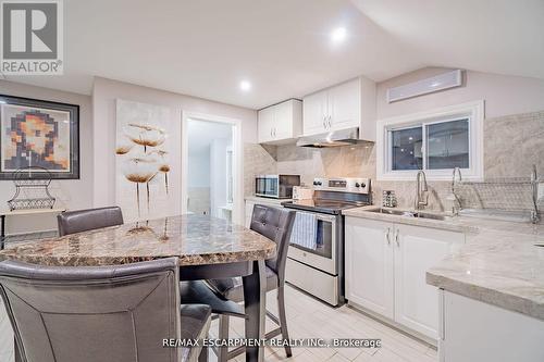 4733 River Road, Niagara Falls, ON - Indoor Photo Showing Kitchen