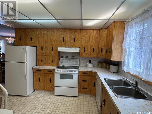 461 Railway Avenue S, Bruno, SK - Indoor Photo Showing Kitchen With Double Sink