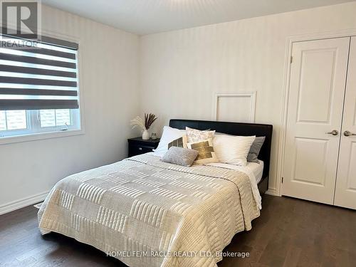 3205 Mosley Street, Wasaga Beach, ON - Indoor Photo Showing Bedroom