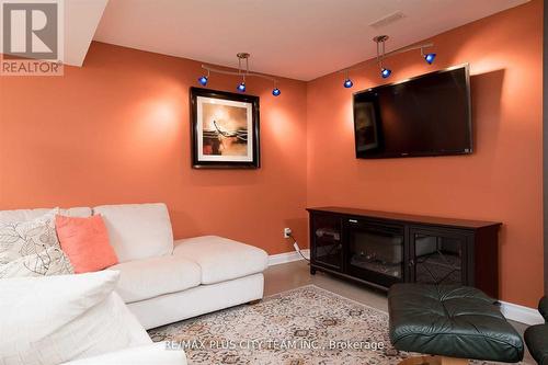 50 Dawson Crescent, Milton, ON - Indoor Photo Showing Living Room