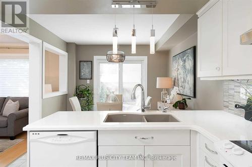 50 Dawson Crescent, Milton, ON - Indoor Photo Showing Kitchen With Double Sink With Upgraded Kitchen