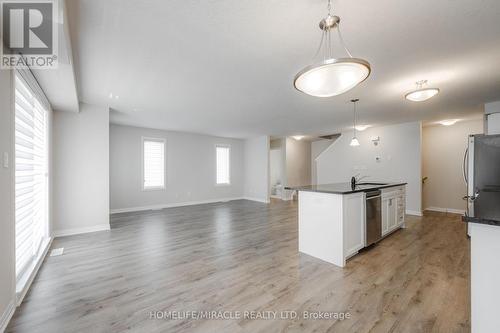 70 Progress Avenue, Kitchener, ON - Indoor Photo Showing Kitchen