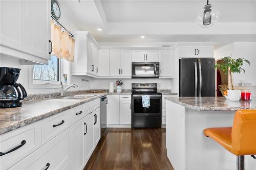 26 Bramblewood Street, Kleefeld, MB - Indoor Photo Showing Kitchen With Double Sink With Upgraded Kitchen