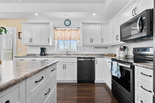 26 Bramblewood Street, Kleefeld, MB - Indoor Photo Showing Kitchen With Upgraded Kitchen