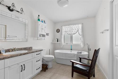 26 Bramblewood Street, Kleefeld, MB - Indoor Photo Showing Bathroom