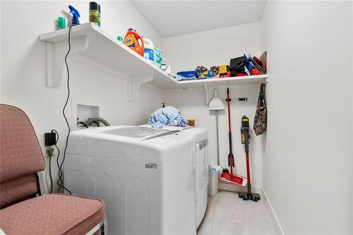 26 Bramblewood Street, Kleefeld, MB - Indoor Photo Showing Laundry Room