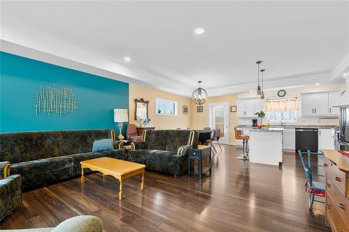 26 Bramblewood Street, Kleefeld, MB - Indoor Photo Showing Living Room