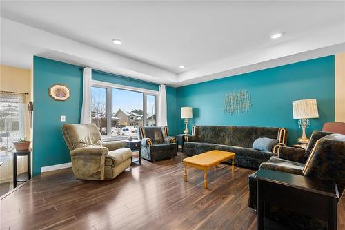 26 Bramblewood Street, Kleefeld, MB - Indoor Photo Showing Living Room