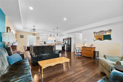 26 Bramblewood Street, Kleefeld, MB - Indoor Photo Showing Living Room