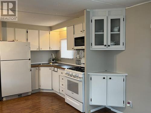 20 457 Vanderview Drive, Vanderhoof, BC - Indoor Photo Showing Kitchen