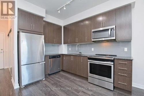 404 - 4085 Parkside Village Drive, Mississauga, ON - Indoor Photo Showing Kitchen