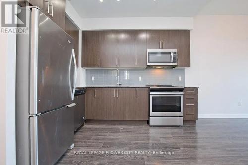 404 - 4085 Parkside Village Drive, Mississauga, ON - Indoor Photo Showing Kitchen