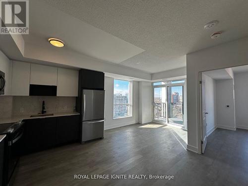 1903 - 202 Burnhamthorpe Road E, Mississauga, ON - Indoor Photo Showing Kitchen With Stainless Steel Kitchen