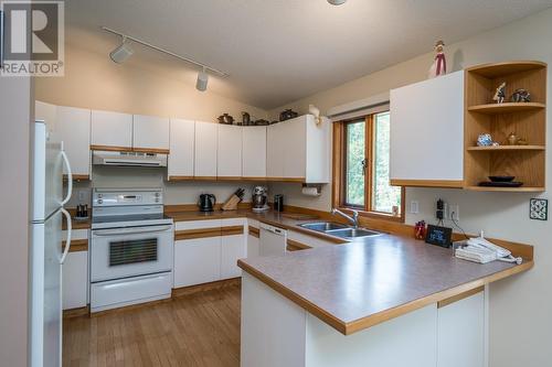 2605 Ridgeview Drive, Prince George, BC - Indoor Photo Showing Kitchen With Double Sink