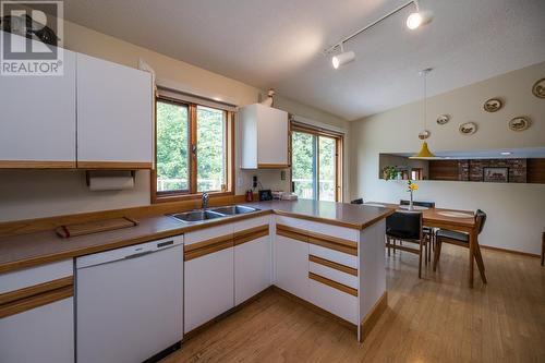 2605 Ridgeview Drive, Prince George, BC - Indoor Photo Showing Kitchen With Double Sink