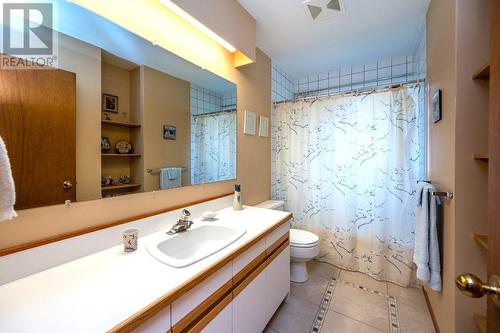 2605 Ridgeview Drive, Prince George, BC - Indoor Photo Showing Bathroom