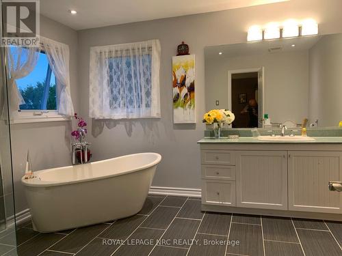 5579 Creditrise Place, Mississauga (Central Erin Mills), ON - Indoor Photo Showing Bathroom