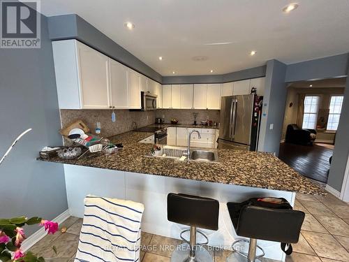 5579 Creditrise Place, Mississauga (Central Erin Mills), ON - Indoor Photo Showing Kitchen With Upgraded Kitchen