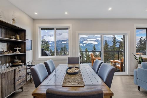 8200 23 Highway, Revelstoke, BC - Indoor Photo Showing Dining Room