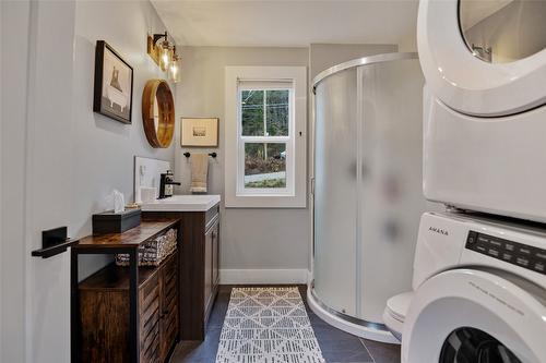 8200 23 Highway, Revelstoke, BC - Indoor Photo Showing Laundry Room