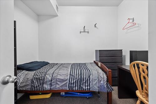 301-975 Academy Way, Kelowna, BC - Indoor Photo Showing Bedroom