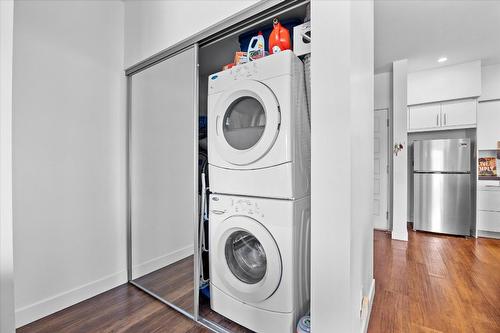 301-975 Academy Way, Kelowna, BC - Indoor Photo Showing Laundry Room