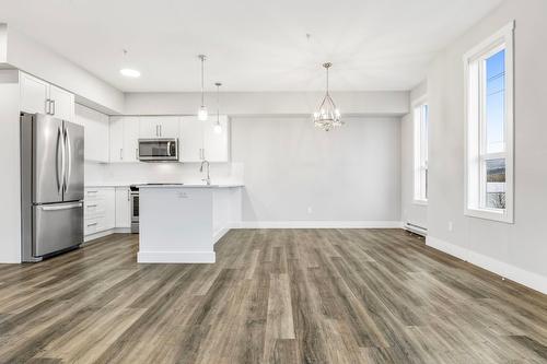 214-3090 Burtch Road, Kelowna, BC - Indoor Photo Showing Kitchen With Upgraded Kitchen