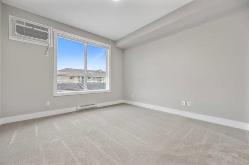 214-3090 Burtch Road, Kelowna, BC - Indoor Photo Showing Other Room