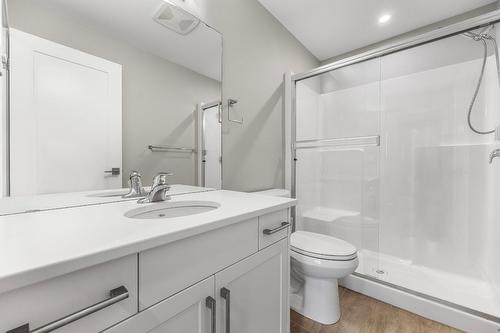 214-3090 Burtch Road, Kelowna, BC - Indoor Photo Showing Bathroom