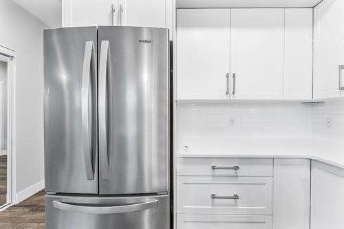 214-3090 Burtch Road, Kelowna, BC - Indoor Photo Showing Kitchen