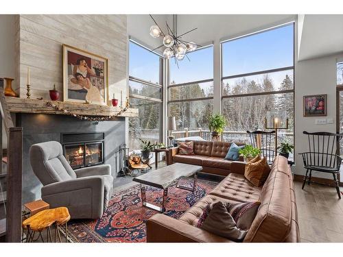 Living room - 1262 Allée Des Chevaux-Blancs, Mont-Tremblant, QC - Indoor Photo Showing Living Room With Fireplace