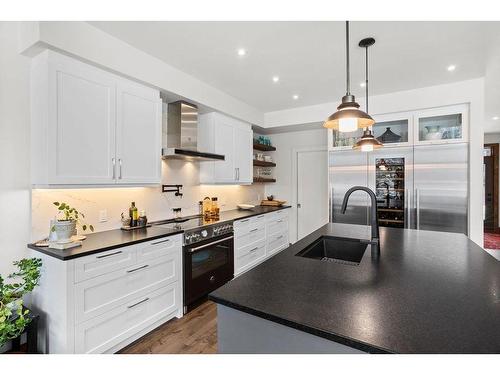 Kitchen - 1262 Allée Des Chevaux-Blancs, Mont-Tremblant, QC - Indoor Photo Showing Kitchen With Upgraded Kitchen