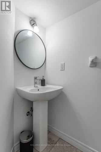 596 Thornwood Avenue, Burlington, ON - Indoor Photo Showing Bathroom