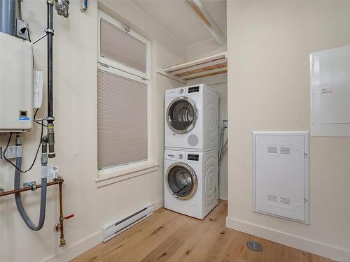 7-9667B First St, Sidney, BC - Indoor Photo Showing Laundry Room