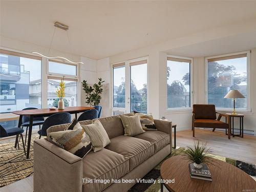 7-9667B First St, Sidney, BC - Indoor Photo Showing Living Room