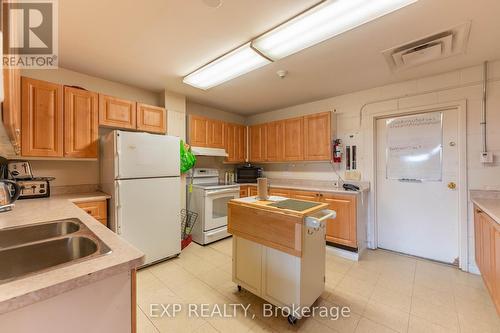 312 - 2000 Jasmine Crescent, Ottawa, ON - Indoor Photo Showing Kitchen With Double Sink