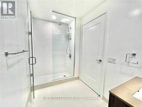 2806 - 70 Annie Craig Drive, Toronto, ON - Indoor Photo Showing Bathroom