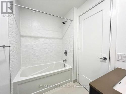 2806 - 70 Annie Craig Drive, Toronto, ON - Indoor Photo Showing Bathroom