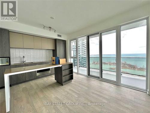 2806 - 70 Annie Craig Drive, Toronto, ON - Indoor Photo Showing Kitchen