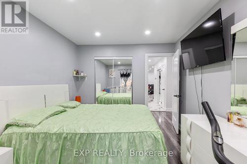 96 Gainsborough Road, Hamilton, ON - Indoor Photo Showing Bedroom