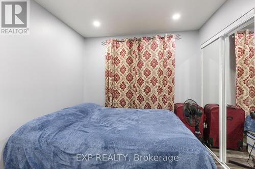 96 Gainsborough Road, Hamilton, ON - Indoor Photo Showing Bedroom