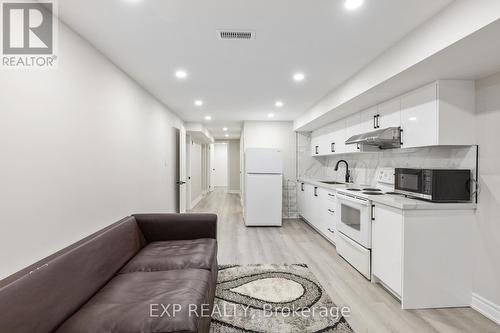 96 Gainsborough Road, Hamilton, ON - Indoor Photo Showing Kitchen