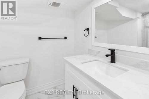 96 Gainsborough Road, Hamilton, ON - Indoor Photo Showing Bathroom