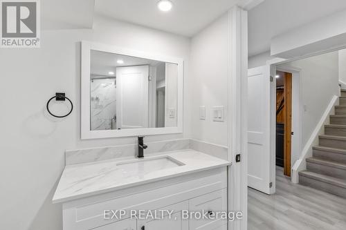 96 Gainsborough Road, Hamilton, ON - Indoor Photo Showing Bathroom