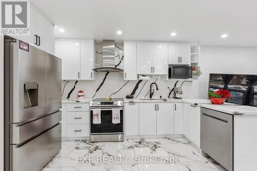 96 Gainsborough Road, Hamilton, ON - Indoor Photo Showing Kitchen