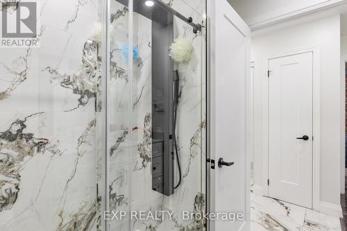 96 Gainsborough Road, Hamilton, ON - Indoor Photo Showing Bathroom