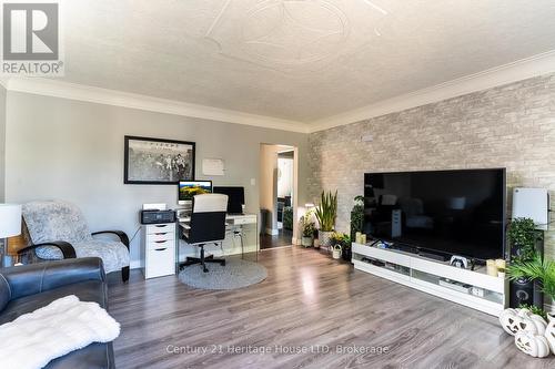 163 Camrose Avenue, Welland (773 - Lincoln/Crowland), ON - Indoor Photo Showing Living Room