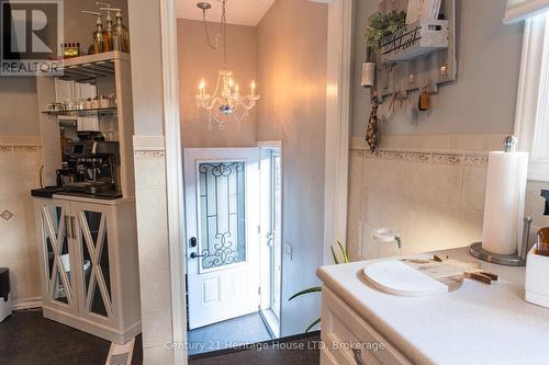 163 Camrose Avenue, Welland (773 - Lincoln/Crowland), ON - Indoor Photo Showing Bathroom