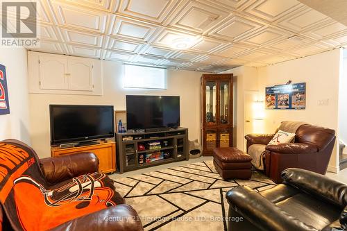 163 Camrose Avenue, Welland (773 - Lincoln/Crowland), ON - Indoor Photo Showing Living Room